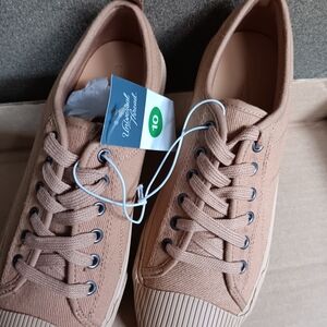 Universal Thread Tan Athletic Shoes